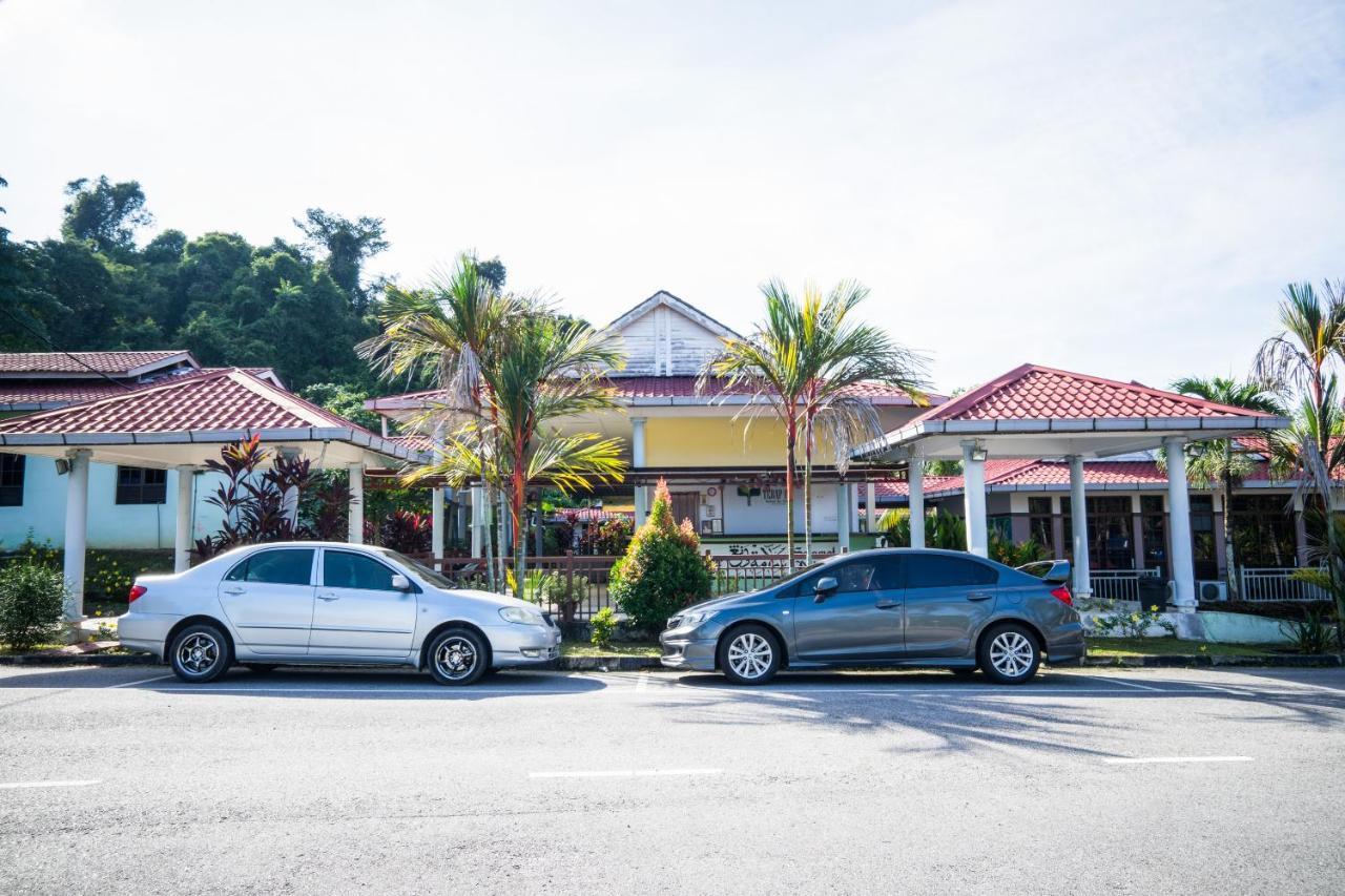 Terap Inn Kampong Raja Exterior foto